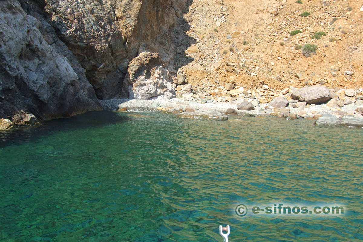 La petite plage de Artimoni