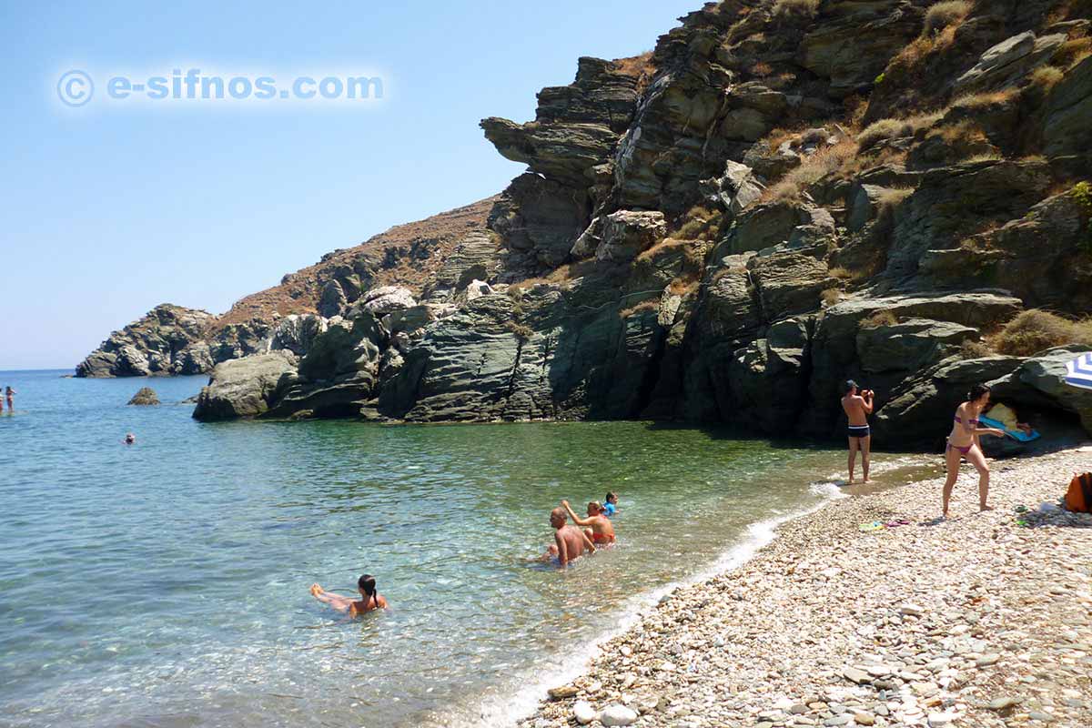 Seralia plage au village de Kastro