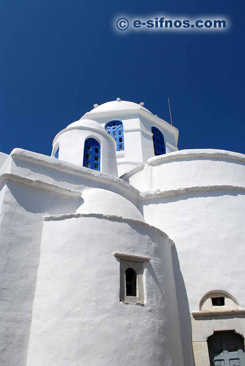 Panagia tou Vounou, au-dessus de la baie de Platis Gialos