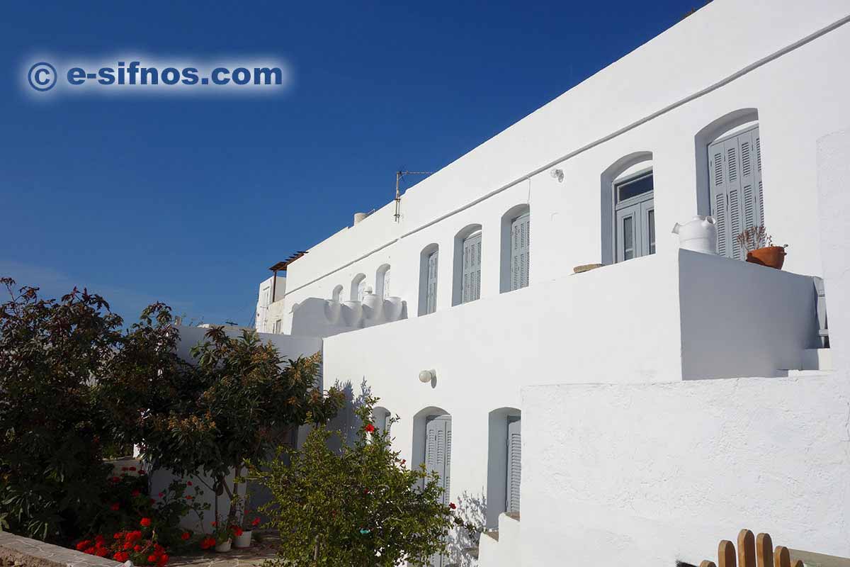 Une maison à l'intérieur du village d'Agios Loukas