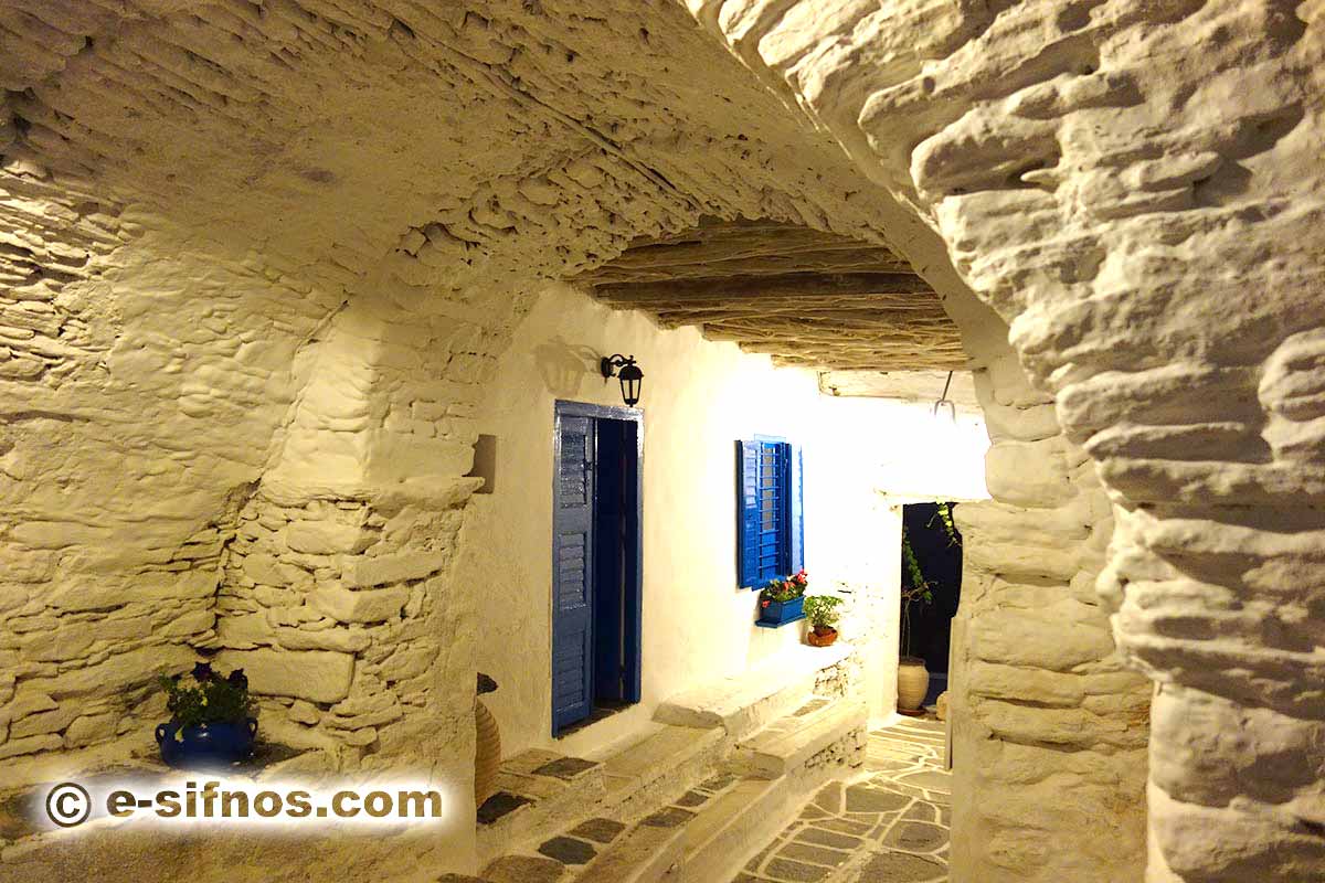 Archway-loggia à Kastro de Sifnos