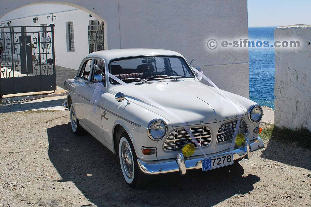 Transfert de mariée avec une voiture ancienne