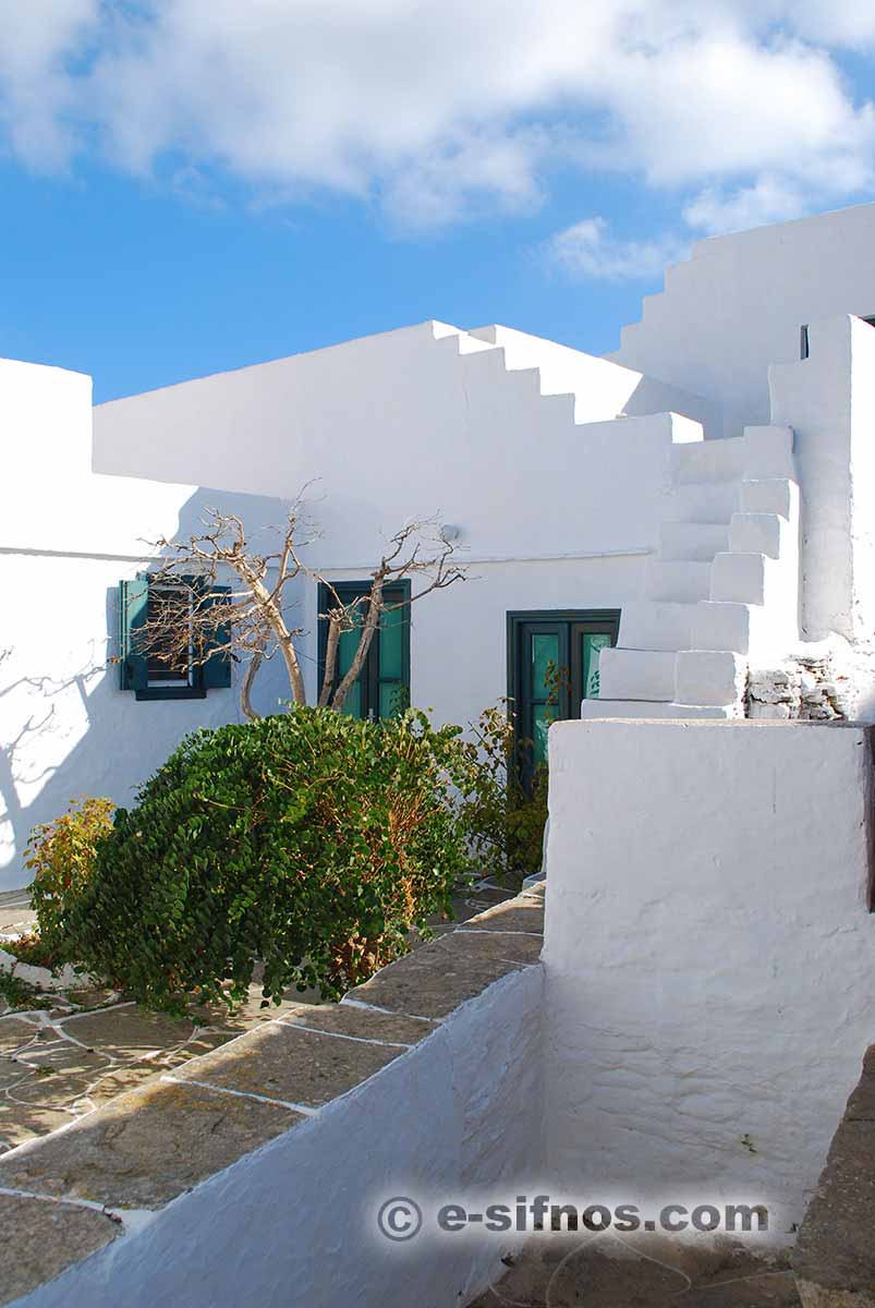 Une maison dans le village d'Apollonia