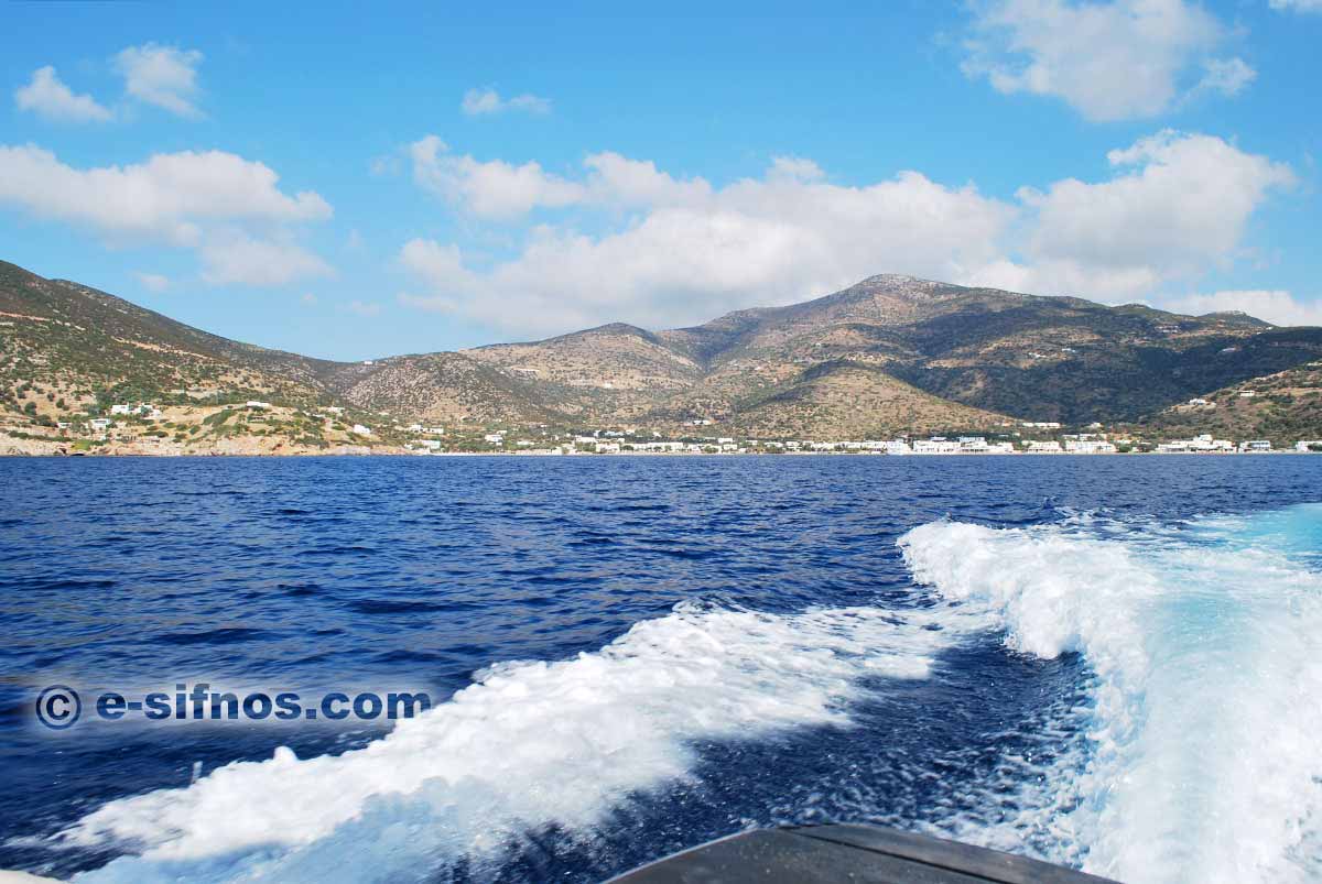 Départ de la baie de Platis Gialos à Sifnos