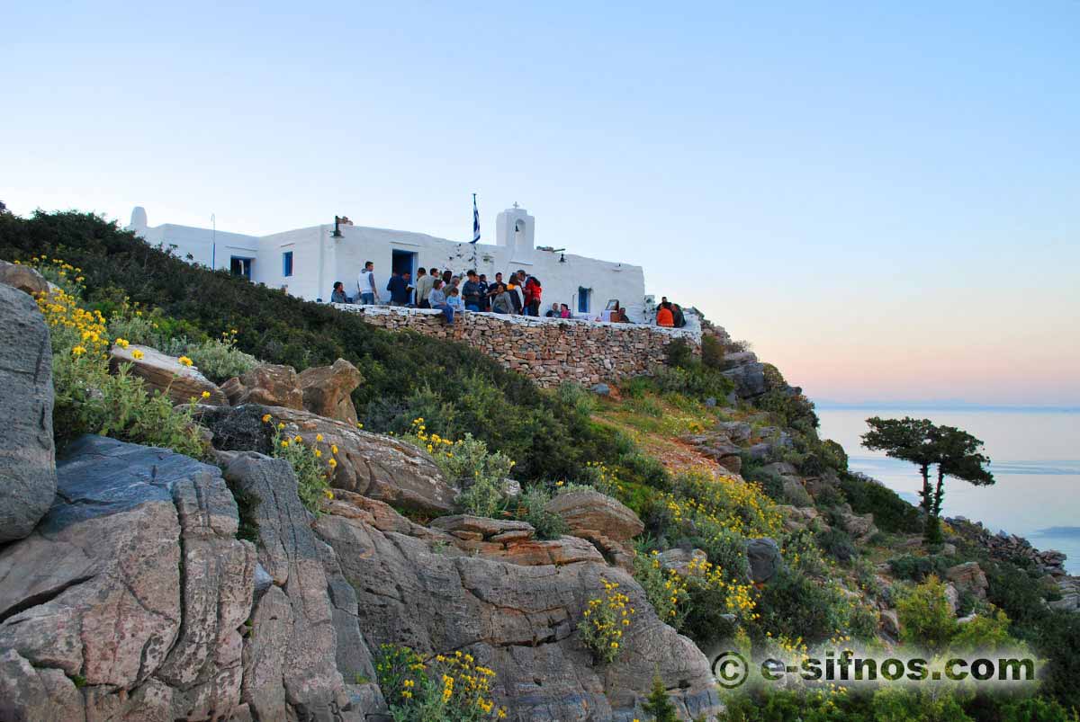 Le jour de la fête à l'église d'Agios Georgios Livadakia