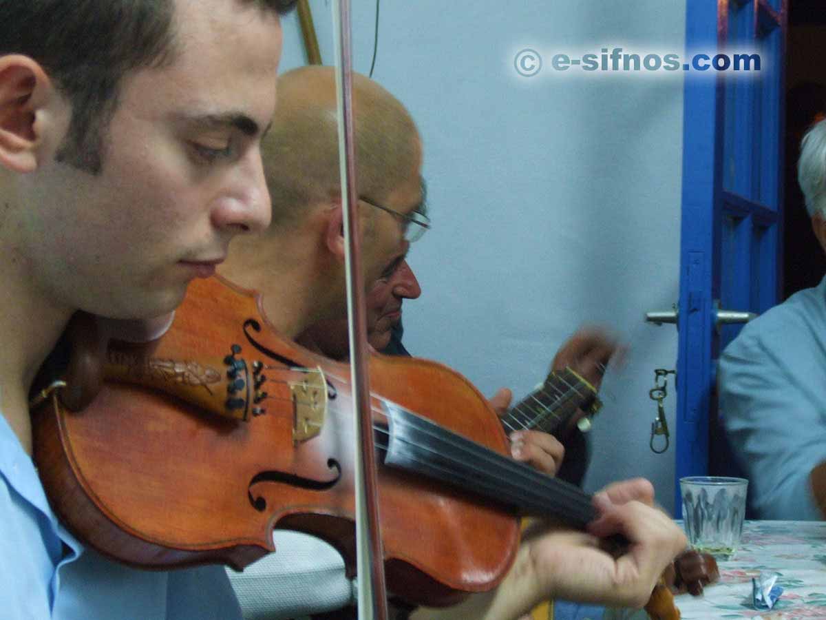 Musiciens traditionnels lors d'un festival à Sifnos
