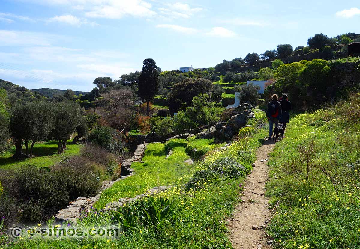 Le sentier de Apollonia au monastère de Vrissi