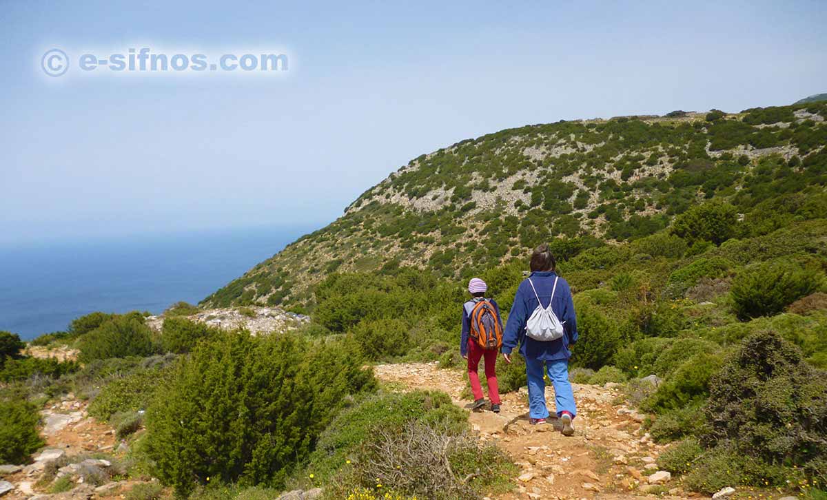 Sentier vers Vathi à Sifnos