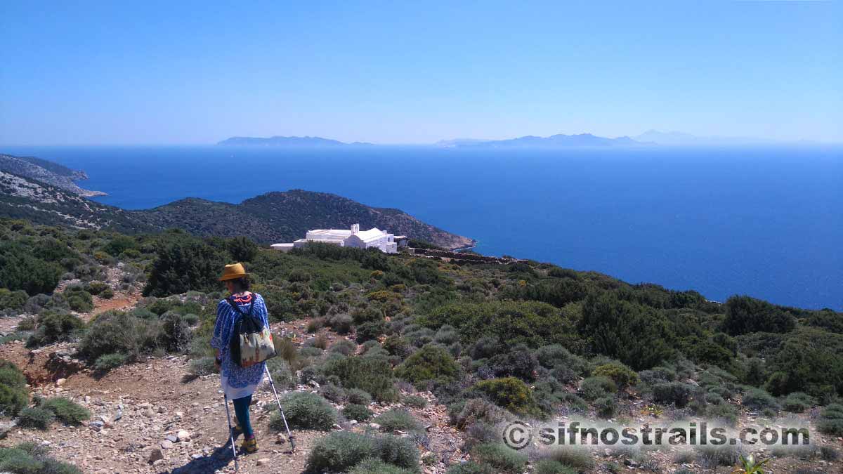 Suh Myung Sook parcourt les sentiers de Sifnos